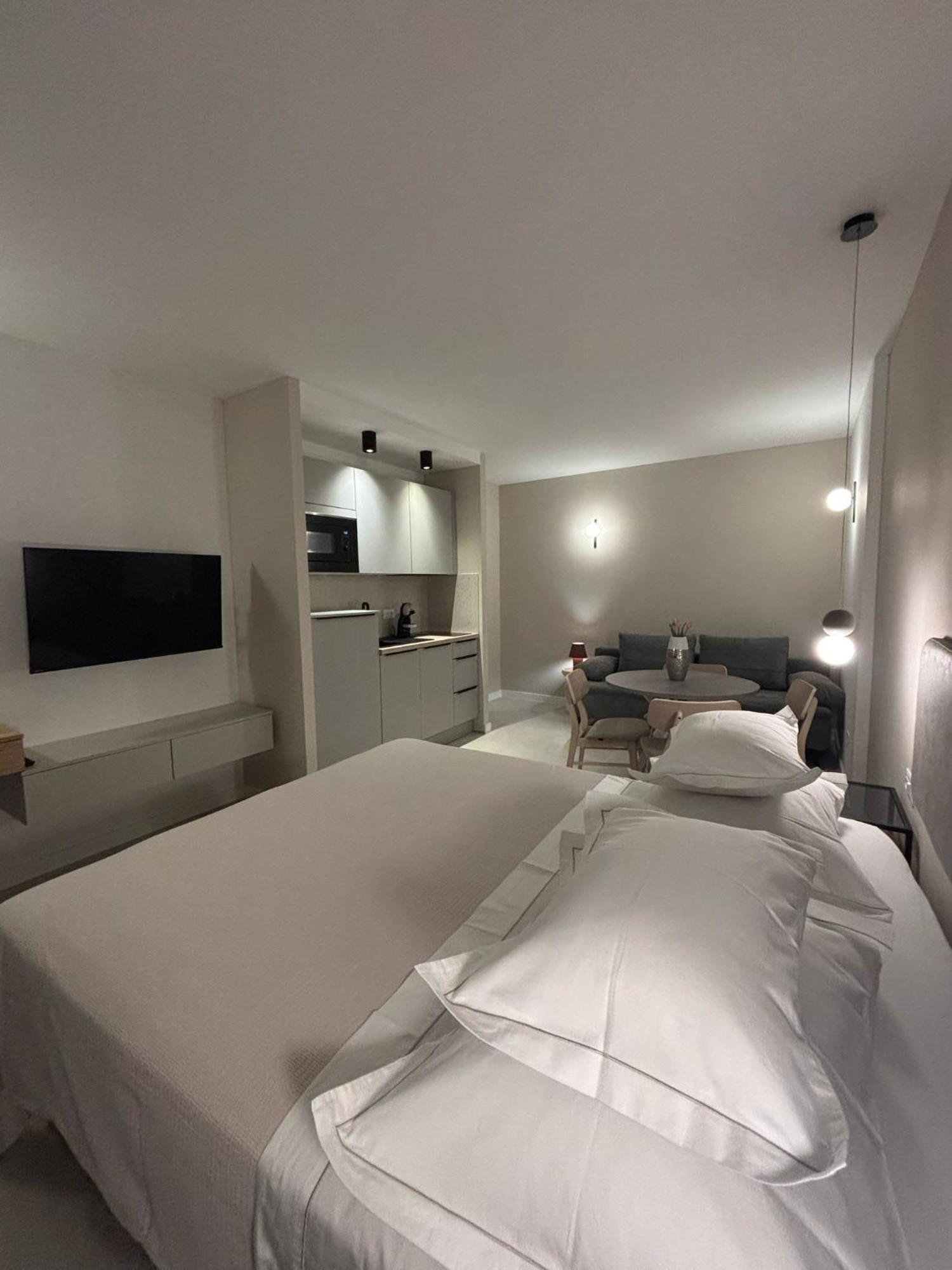 Sea View Apartment Gin Брела Экстерьер фото