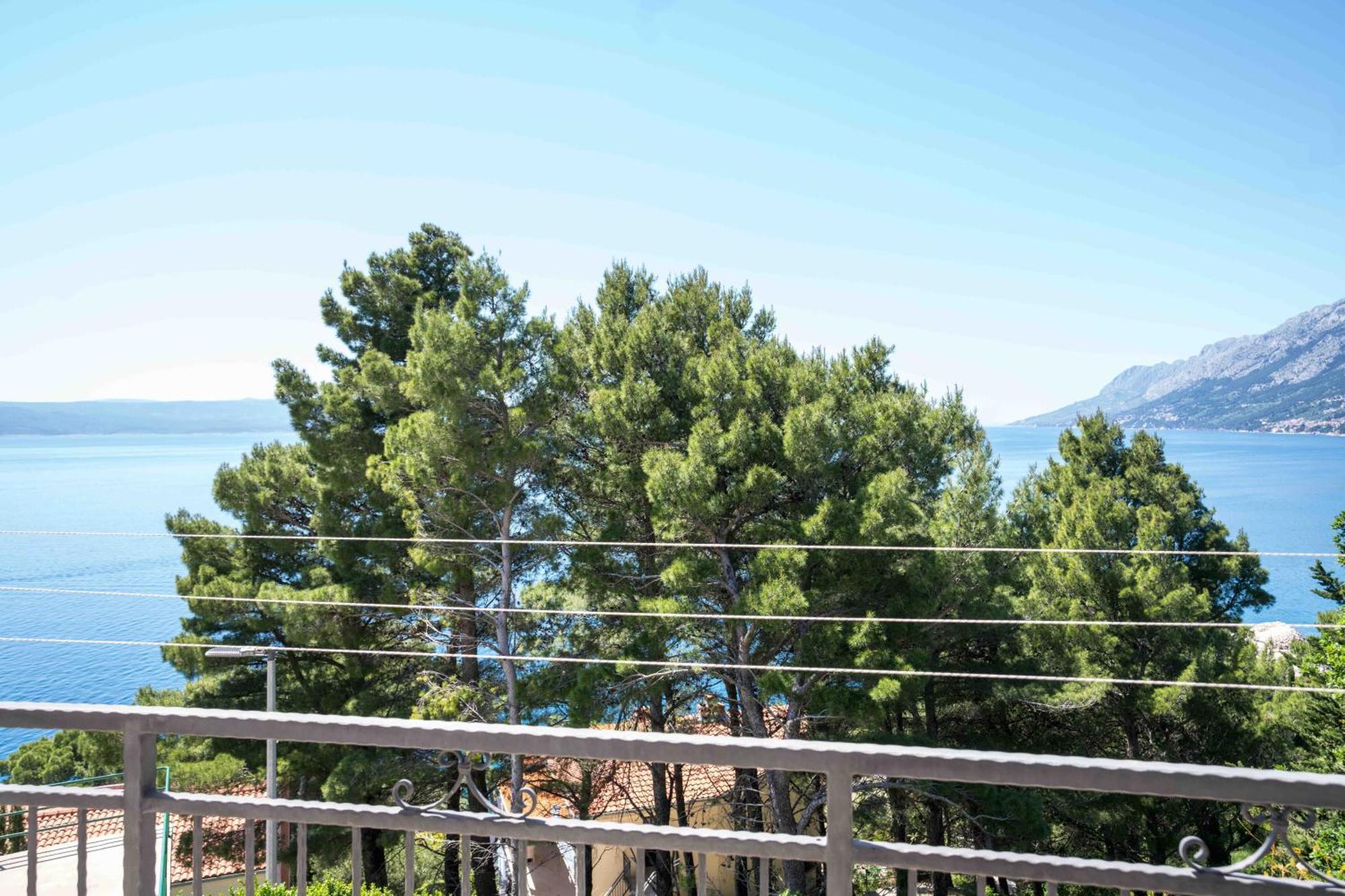 Sea View Apartment Gin Брела Номер фото