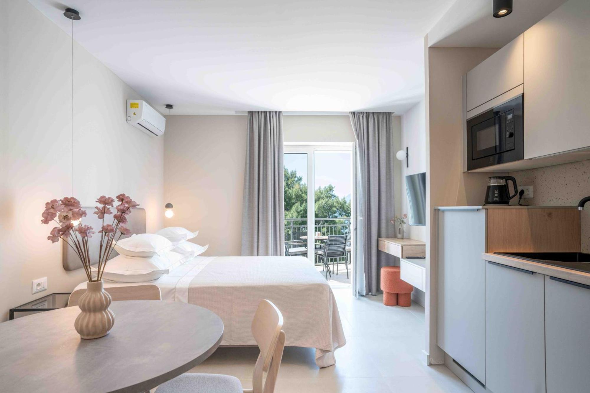Sea View Apartment Gin Брела Экстерьер фото