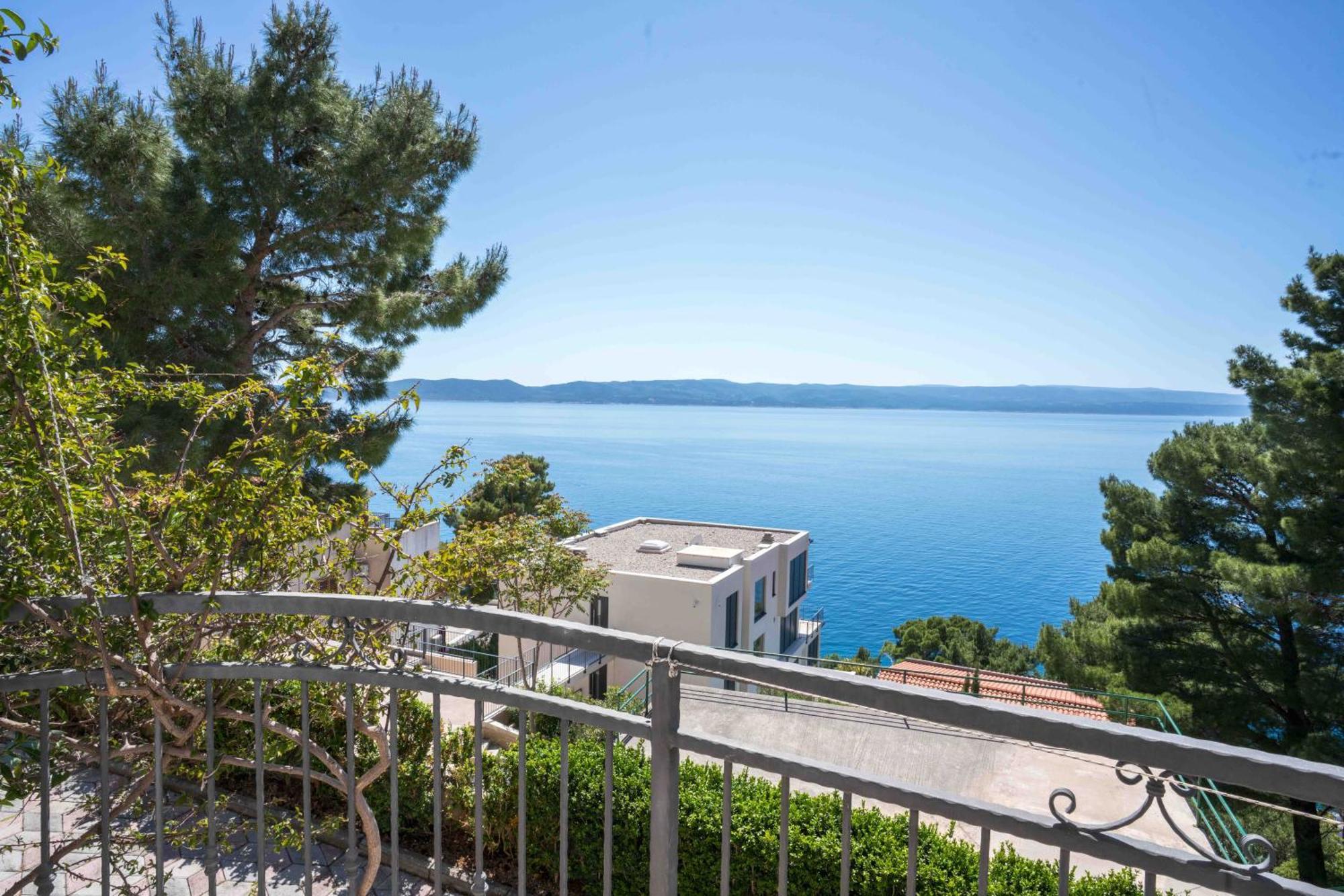 Sea View Apartment Gin Брела Номер фото