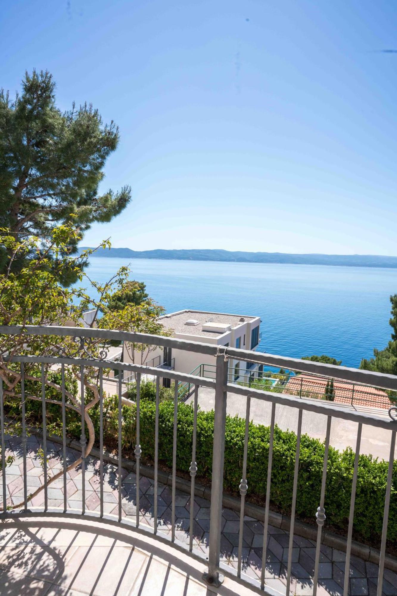 Sea View Apartment Gin Брела Экстерьер фото