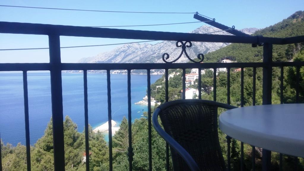 Sea View Apartment Gin Брела Экстерьер фото