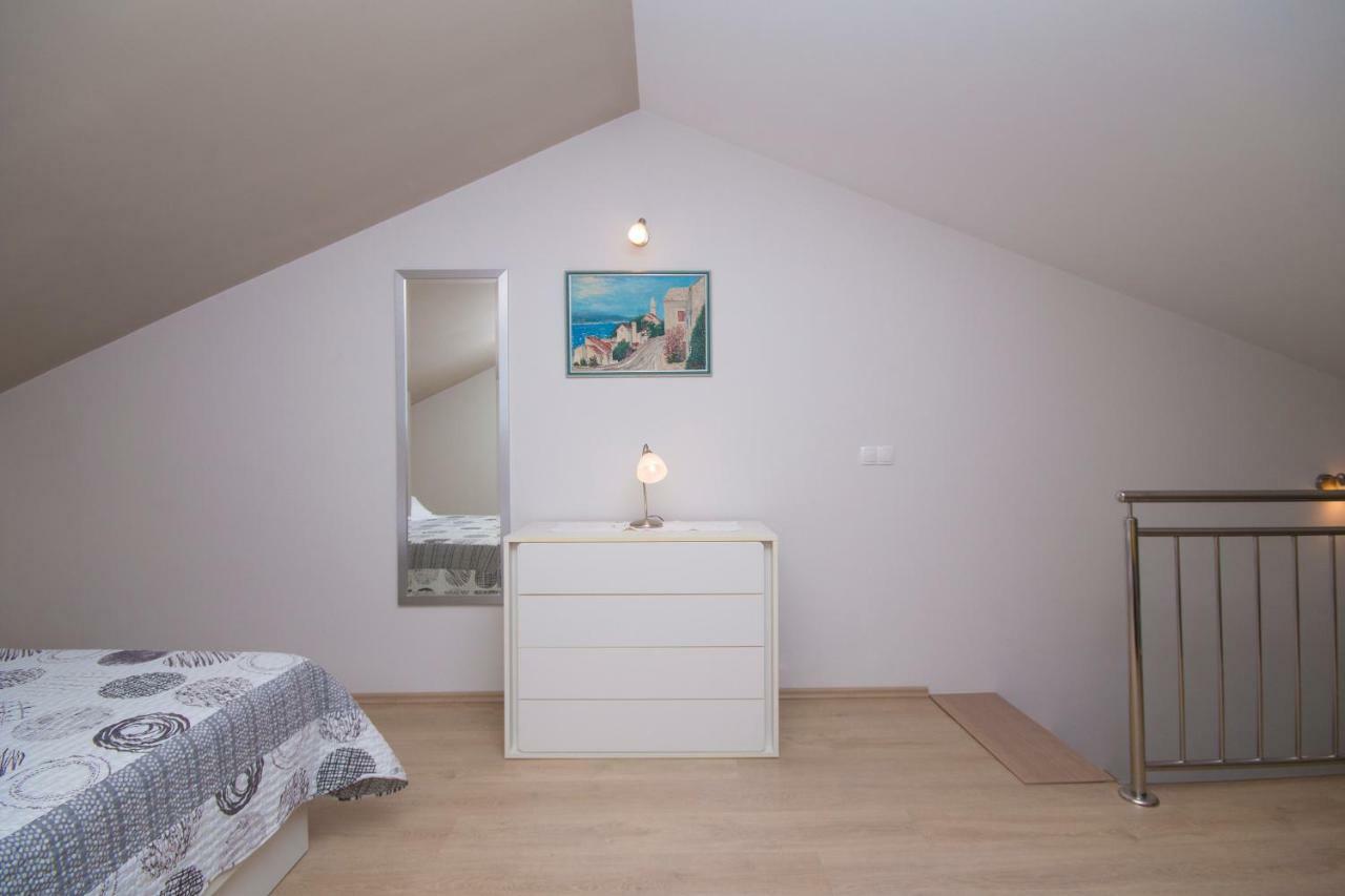 Sea View Apartment Gin Брела Экстерьер фото