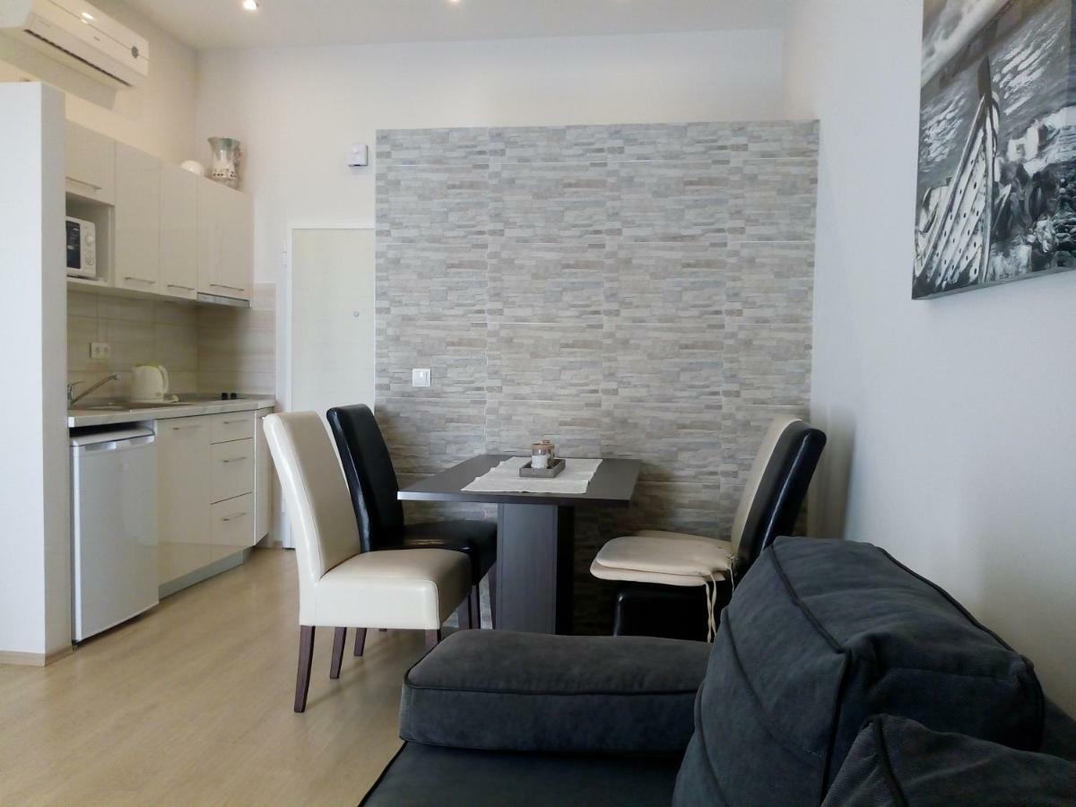 Sea View Apartment Gin Брела Экстерьер фото